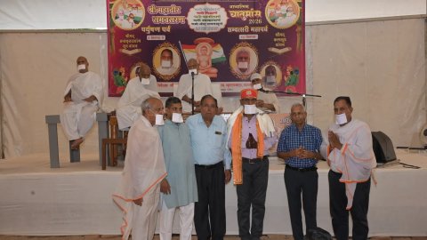 Message of Forgiveness Echoes at Devendra Dham on Samvatsari