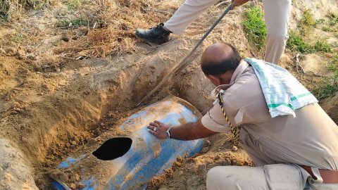 आबकारी आयुक्त के निर्देशन में अवैध मदिरा के खिलाफ कार्रवाई जारी