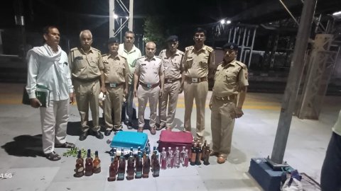 आबकारी आयुक्त के निर्देशन में अवैध मदिरा के खिलाफ कार्रवाई जारी