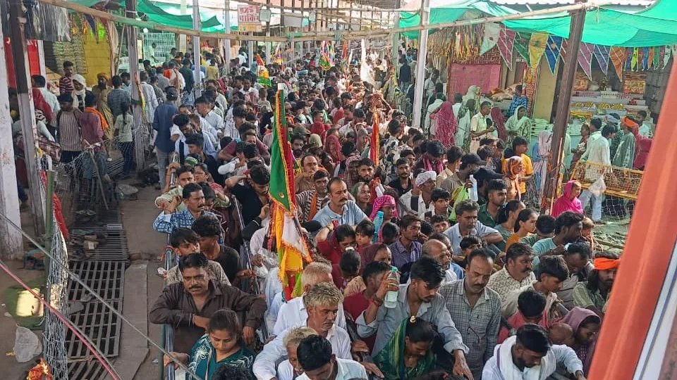 लोक देवता बाबा रामदेवरा मेले के दौरान पैदल यात्री संघों को प्रवेश पास जारी कर सुगमता से की गई दर्शन की व्यवस्था