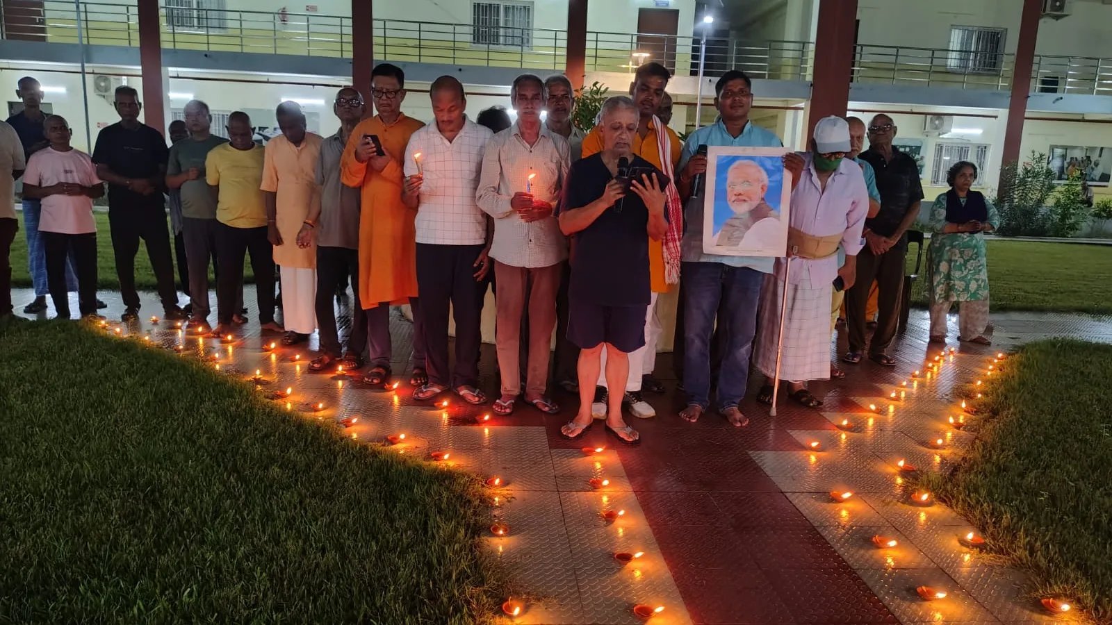तारा संस्थान के वृद्धाश्रम आवासियों ने मनाया प्रधानमंत्री मोदी का 76वां जन्मदिन