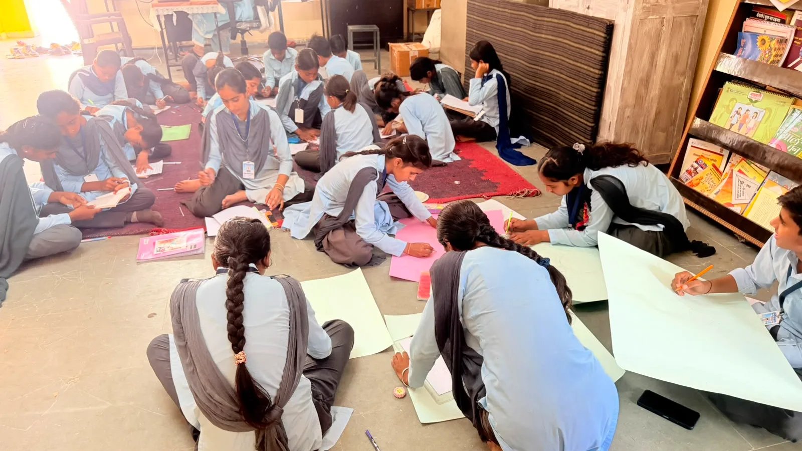 मेरे सपनों का भारत विषय पर निबंध, चित्रकला प्रतियोगिता आयोजित