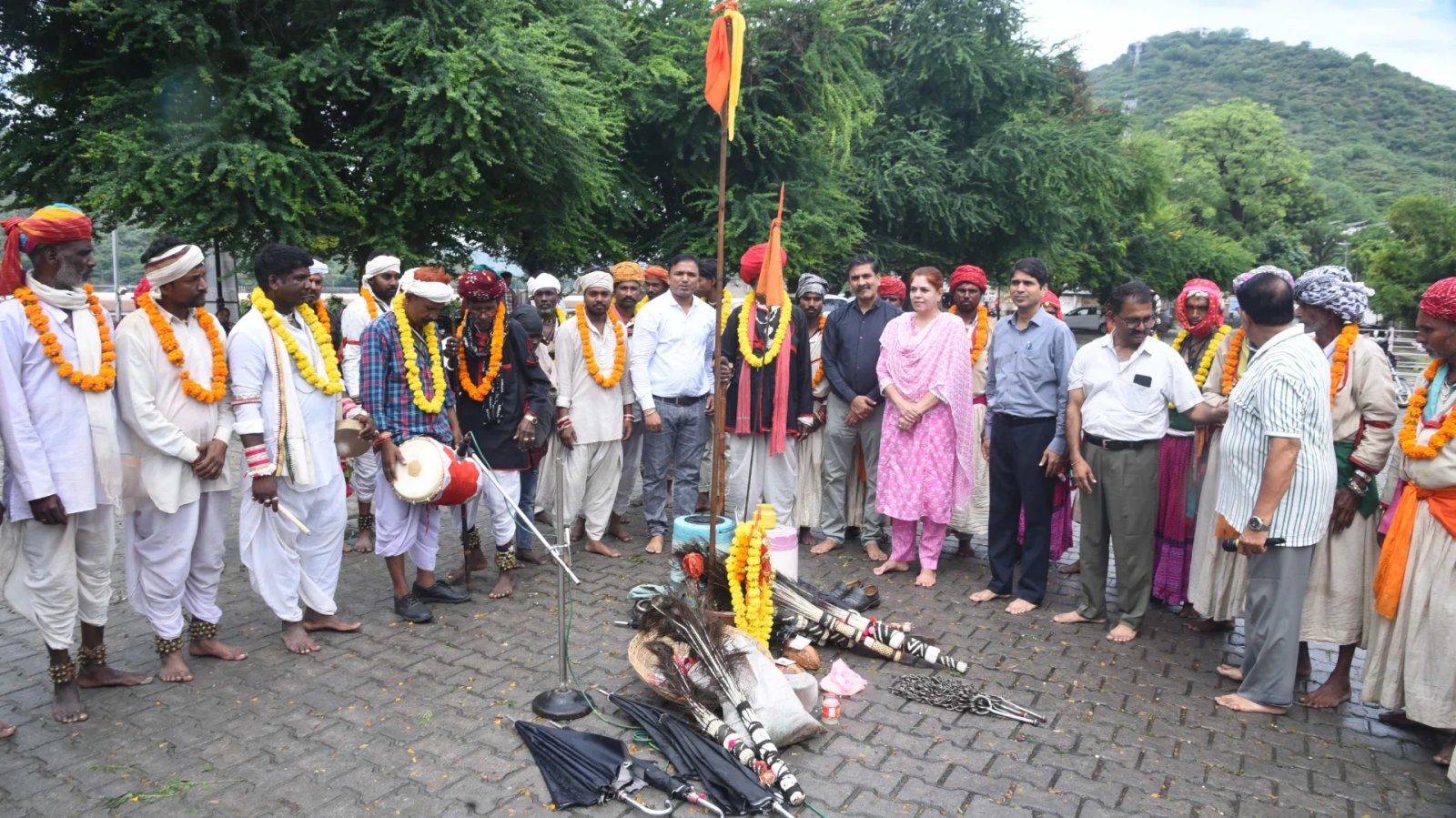 मेवाड़ की प्रसिद्ध गवरी नृत्य नाटिका का फतहसागर पाल पर मंचन