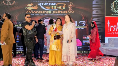 डॉ. अल्पना बोहरा को एक्यूप्रेशर जागरूकता के लिए सम्मान ,अभिनेत्री मंदाकिनी ने किया