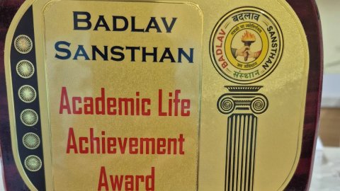 डॉ. राजेश चंद्र कुमावत को लाइफटाइम अचीवमेंट अवार्ड