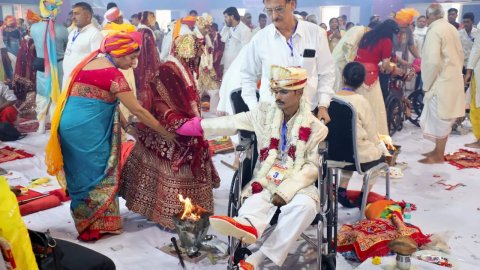 दिव्यांगता नहीं रोक पाई सपनों की डोली, 50 जोड़ों ने थामा एक-दूसरे का हाथ