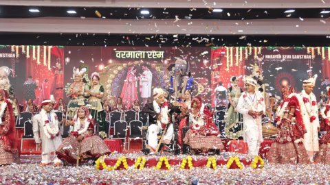 दिव्यांगता नहीं रोक पाई सपनों की डोली, 50 जोड़ों ने थामा एक-दूसरे का हाथ