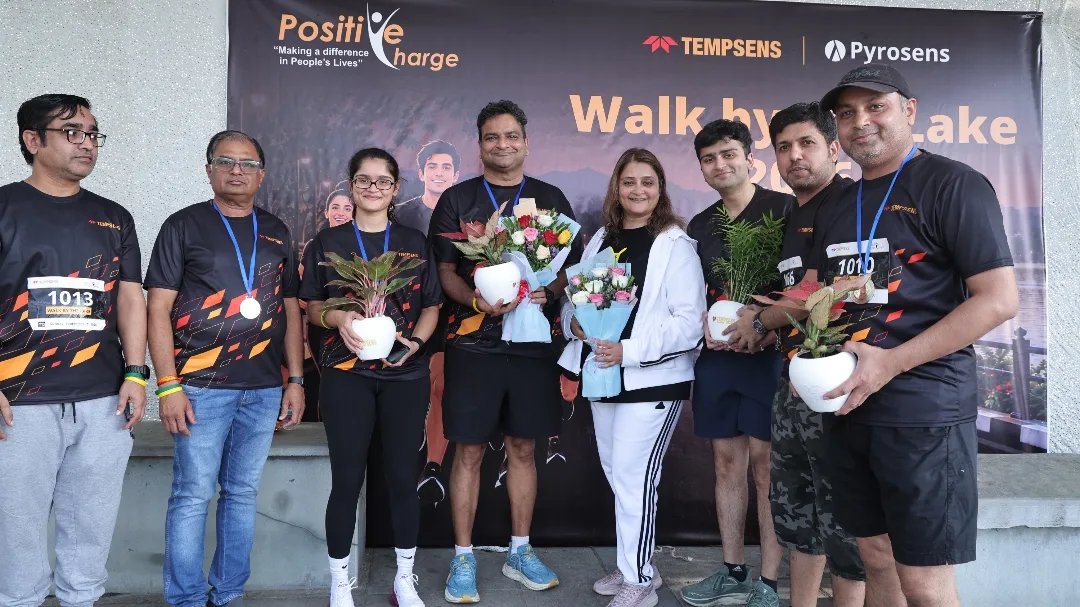 900 Participate in 6-Km Walk by the Lake to Promote Health and Environmental Conservation