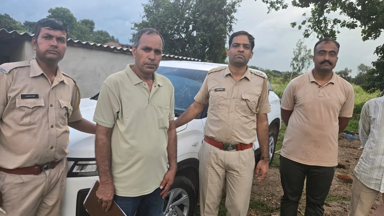 आबकारी आयुक्त के निर्देशन में अवैध मदिरा पर कार्रवाई