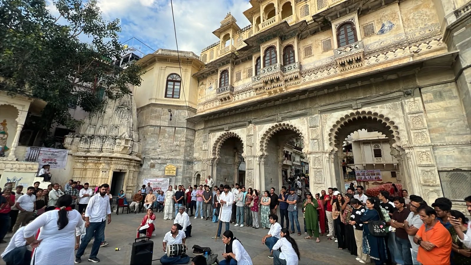 सेवा संकल्प अभियान के तहत गणगौर घाट पर नुक्कड़ नाटक, स्वच्छता और पर्यावरण संरक्षण का दिया संदेश