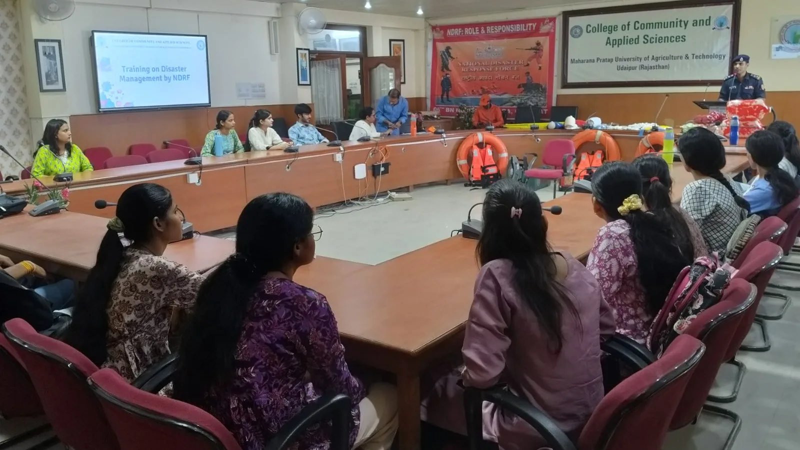 एनडीआरएफ जवानों ने सामुदायिक एवं व्यावहारिक विज्ञान महाविद्यालय विद्यार्थियों को दिया आपदा प्रबंधन प्रशिक्षण