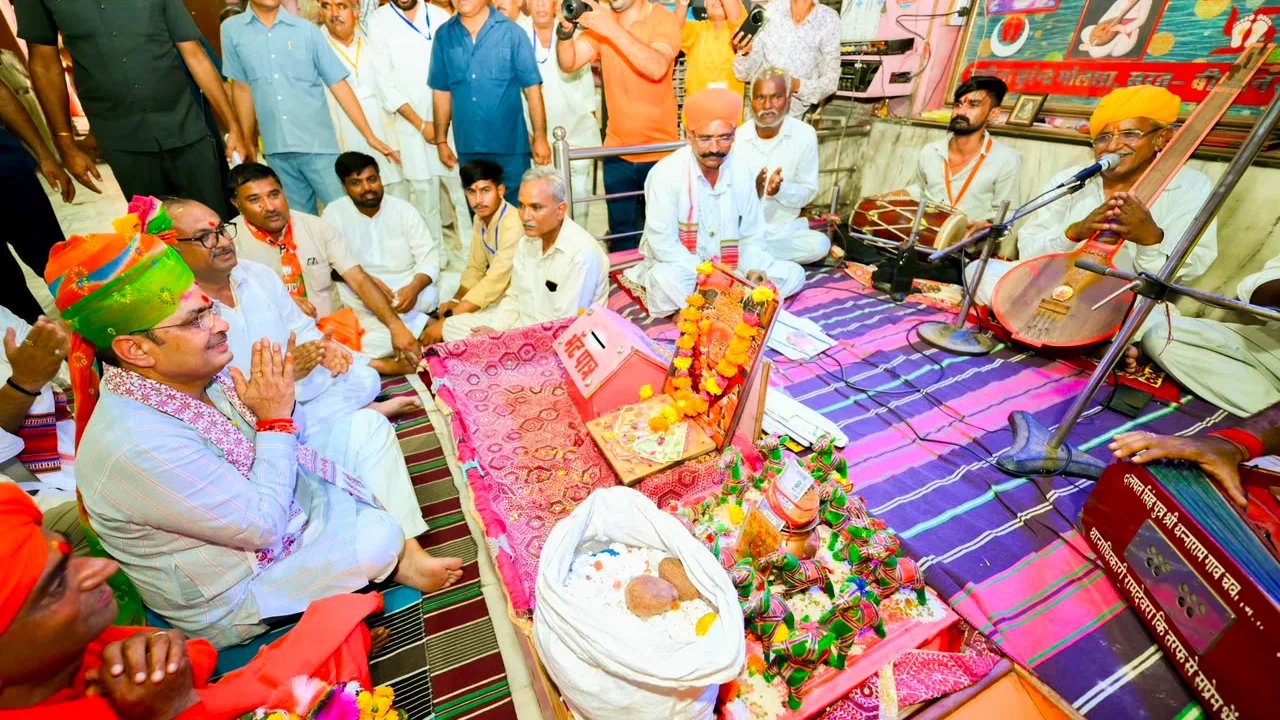 मुख्यमंत्री भजनलाल शर्मा ने बाबा रामदेव मंदिर में किए दर्शन