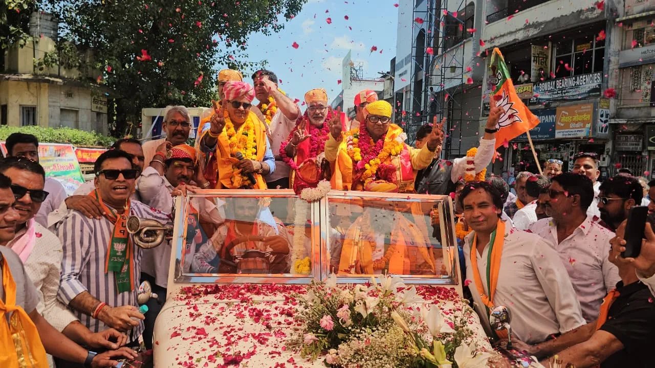 शुूभ मुहूर्त में पारस सिंघवी ने संभाला महापौर का पदभार