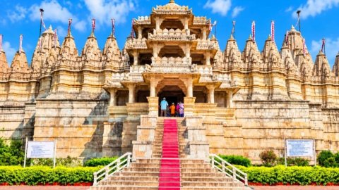*कलात्मक जैन मंदिरों का जादुई सम्मोहन"