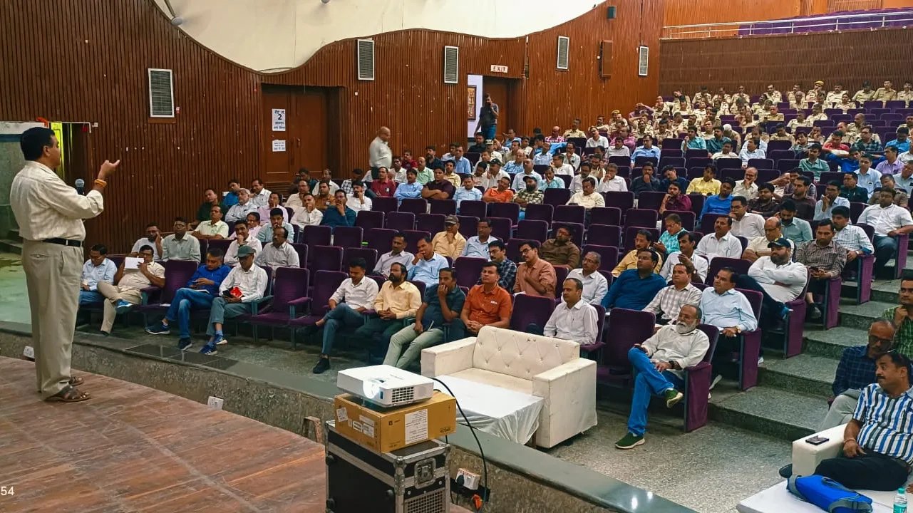 सेक्टर ऑफिसर्स को दिया प्रशिक्षण