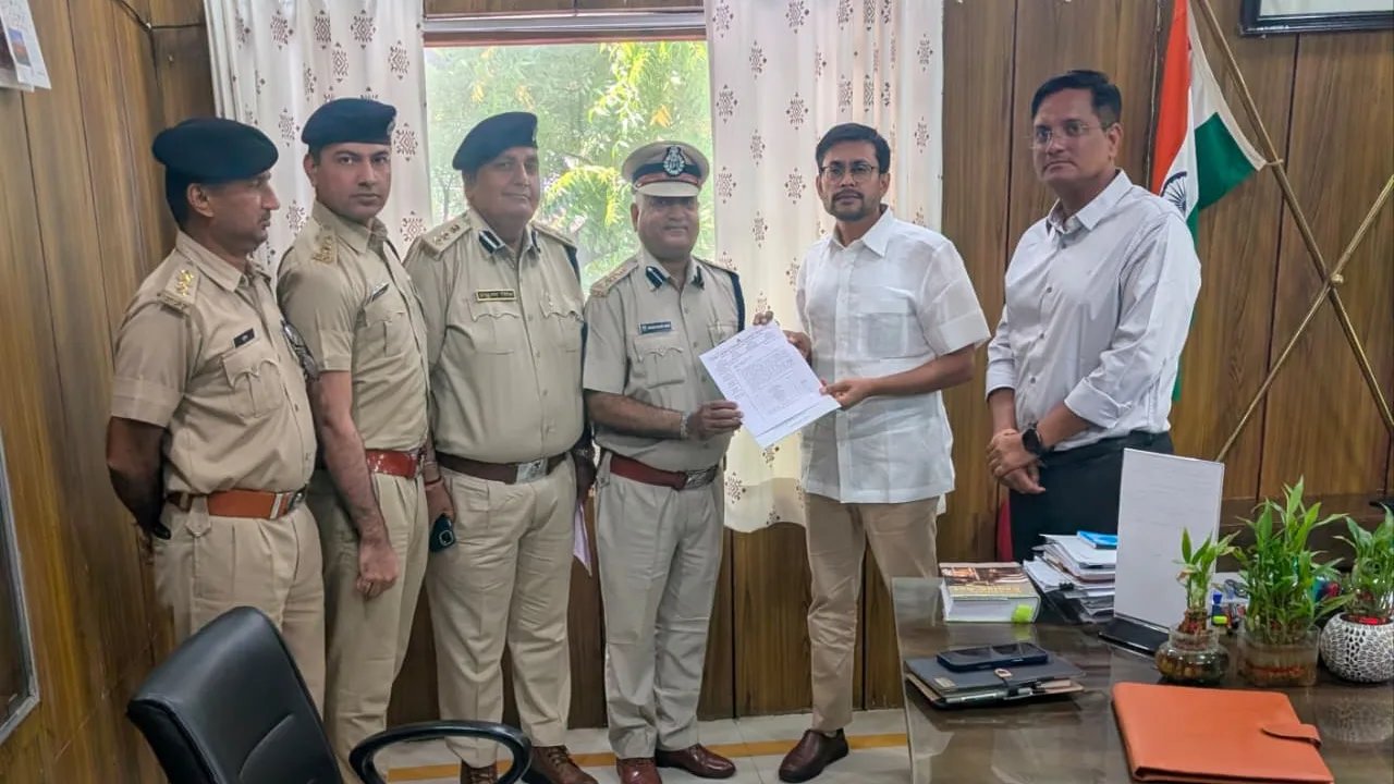 आबकारी आयुक्त से की शिष्टाचार भेंट