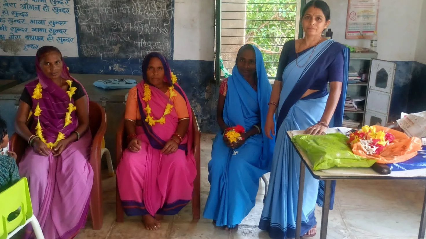 विकसित भारत जन सेवा जन अभियान के तहत ग्राम पंचायत अमरथून में आंगनवाड़ी कार्यकर्ता को सम्मानित किया