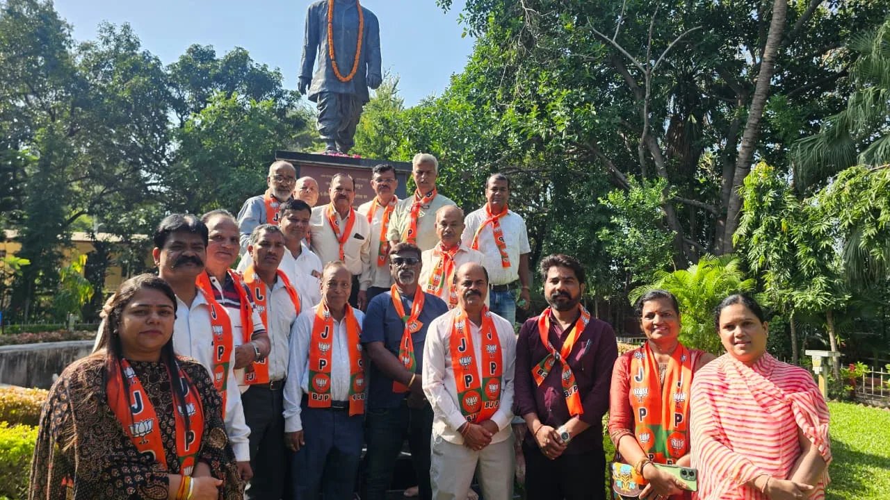 दीनदयाल उपाध्याय की 111वीं जयंती पर भाजपा कार्यकर्ताओं ने किया नमन