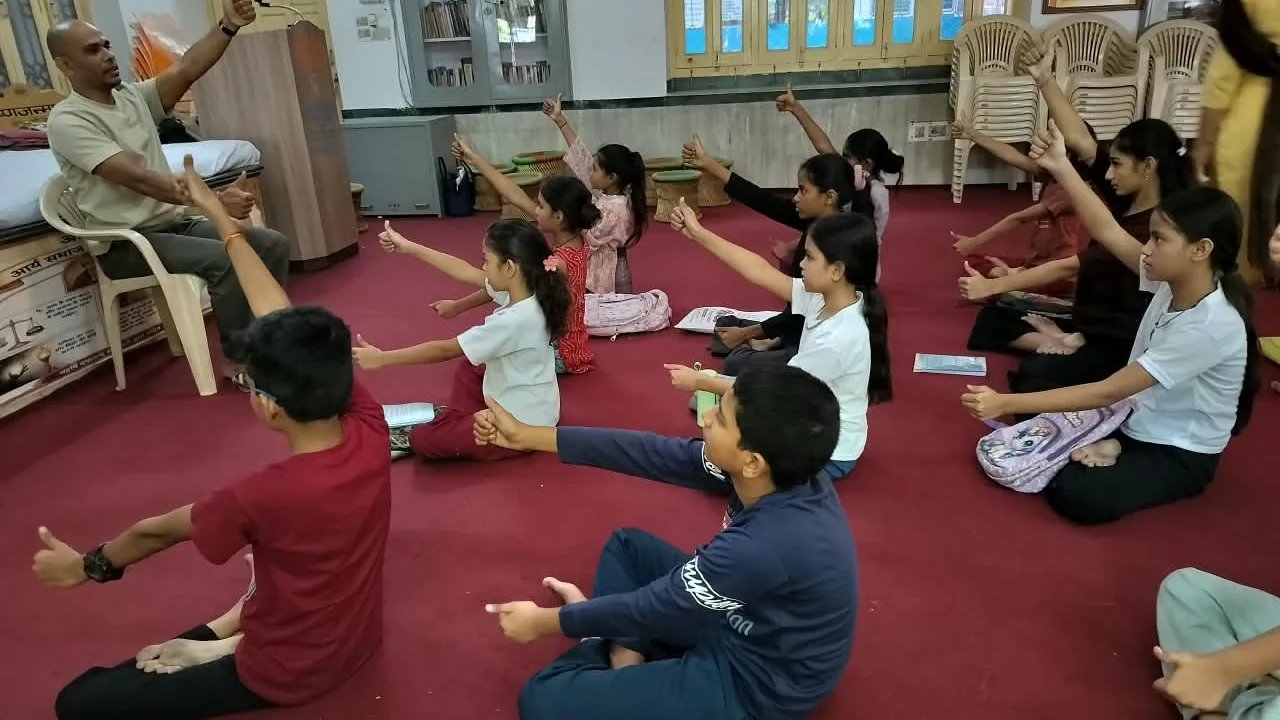सनातन पाठशाला में हुईं सनातन की सतरंगी गतिविधियां