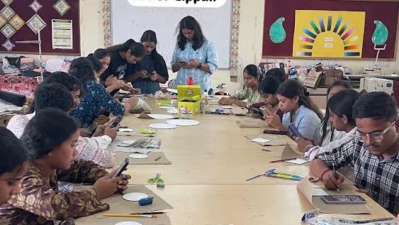 40 Students Learn Traditional Lippan Art at Three-Day Workshop