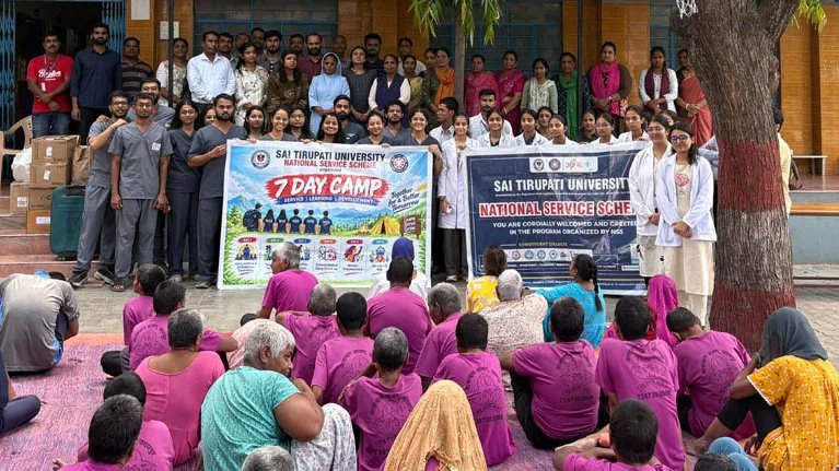 NSS Volunteers Distribute Essential Items at Ashadham Ashram