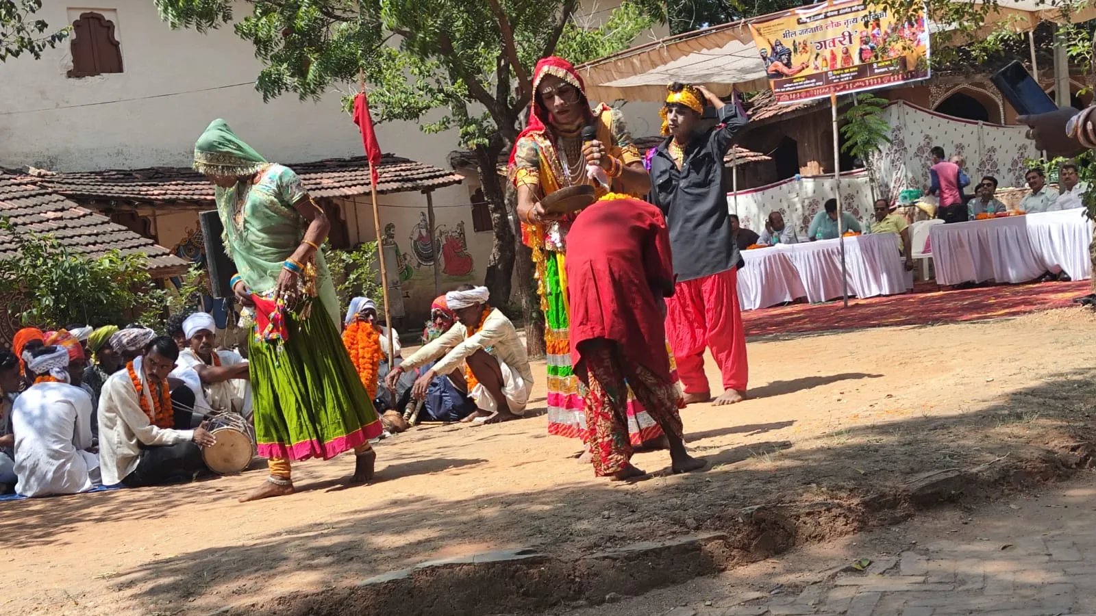 टीआरआई द्वारा शिल्पग्राम में हुआ गवरी का मंचन