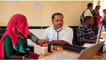 प्रधानमंत्री आयुष्मान योजना के तहत सन्तोष चेतन राम को शिविर की बदौलत मिला