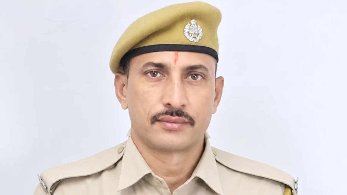 जन्मदिन पर डबल खुशी का धमाका, गैलेंट्री प्रमोशन से हैड कांस्टेबल अशोक सिंह बने सहायक थानेदार।