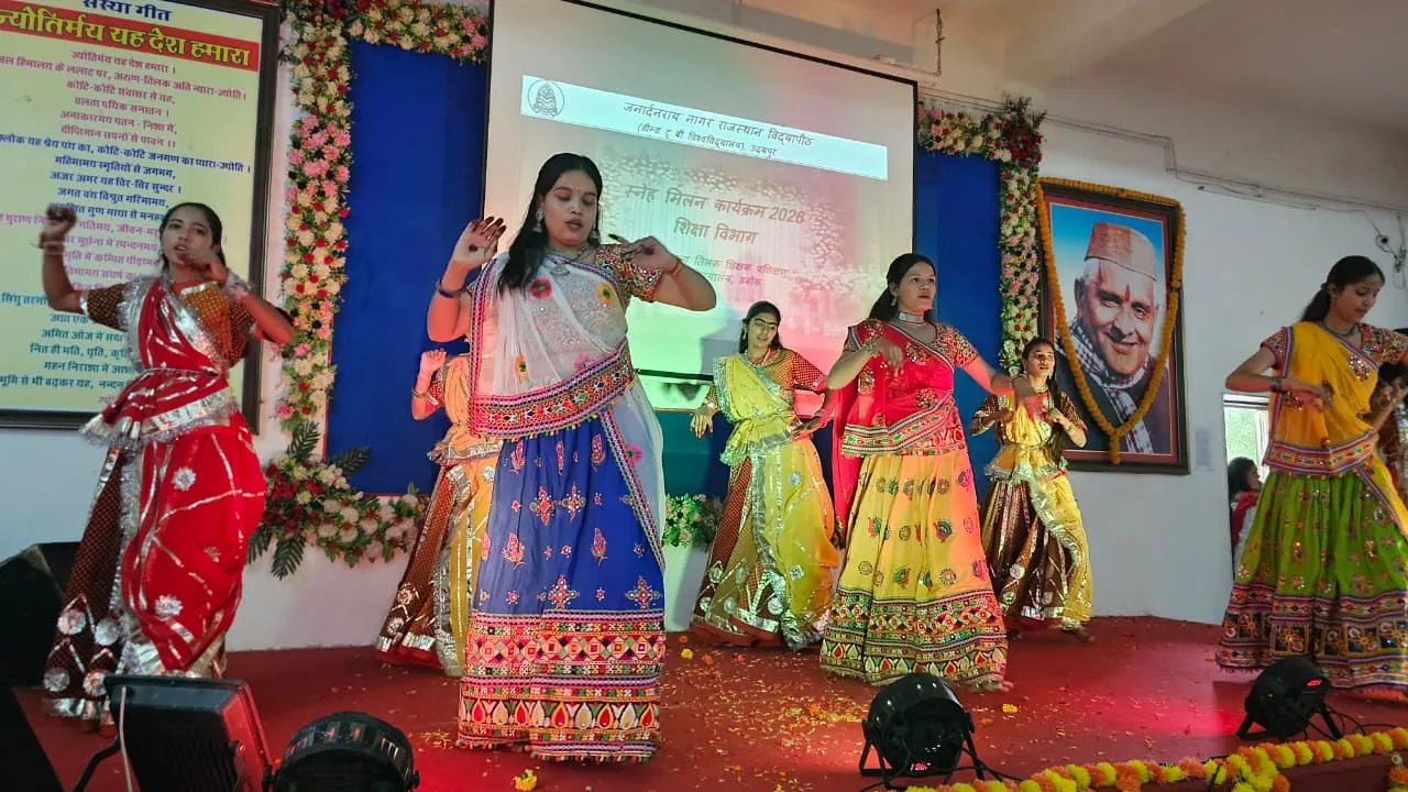 विद्यापीठ ‘ स्नेह मिलन समारोह में विद्यार्थियों ने बिखेरे संस्कृति के रंग