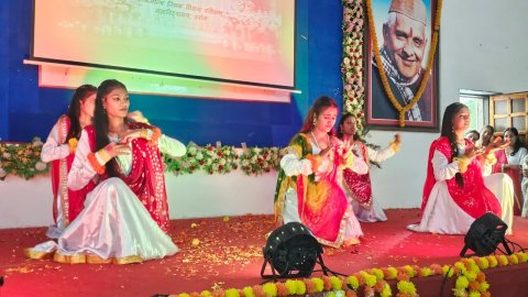 विद्यापीठ ‘ स्नेह मिलन समारोह में विद्यार्थियों ने बिखेरे संस्कृति के रंग