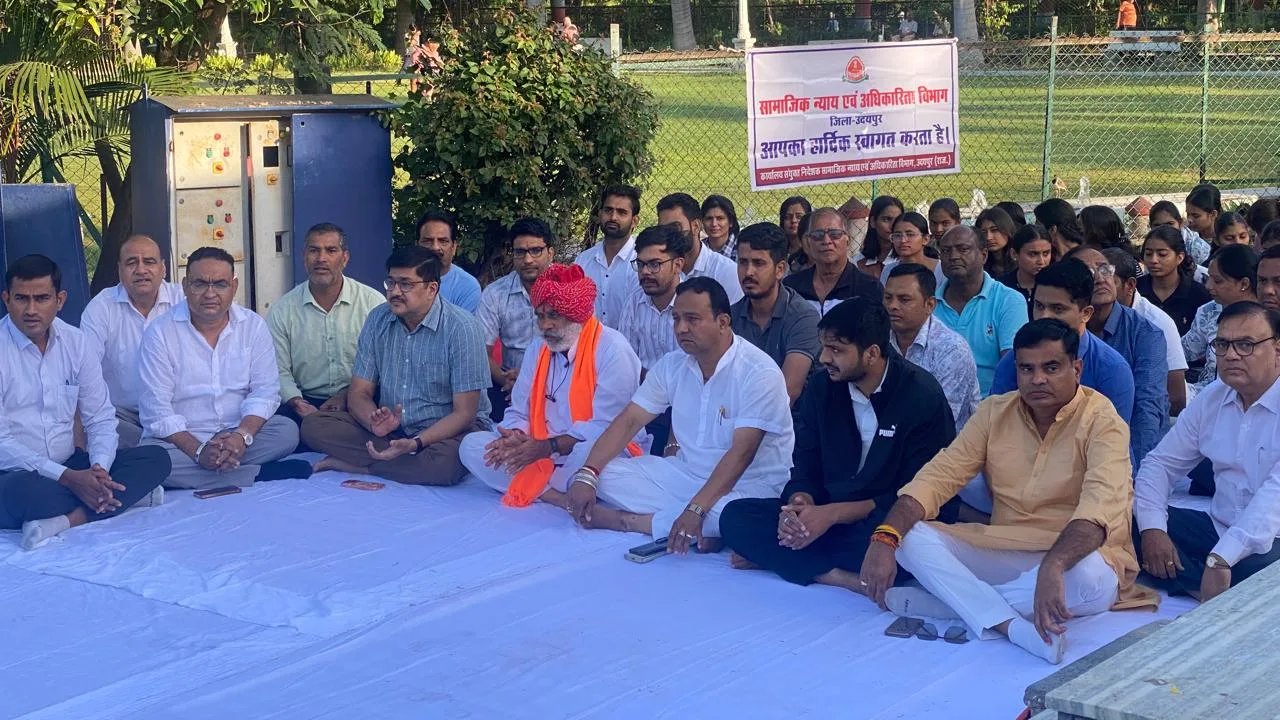 गांधी जयंती पर गूंजे रामधुन के स्वर, सर्वधर्म प्रार्थना के साथ नशामुक्ति और स्वच्छता का लिया संकल्प