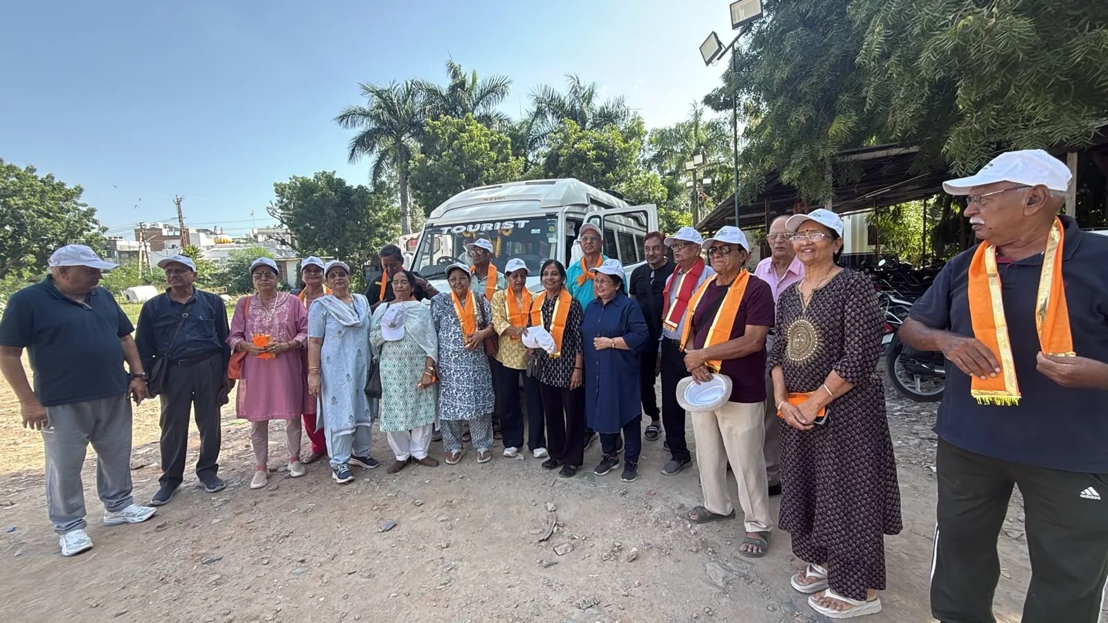 मुस्कान क्लब का 22 सदस्यीय दल नौ दिवसीय वियतनाम यात्रा पर प्रस्थान