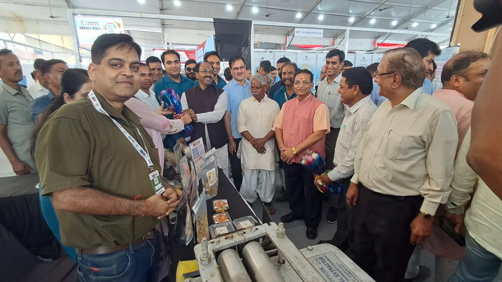 तकनीकी प्रदर्शनी में किसानों एवं आमजन ने दिखाई विशेष रुचि