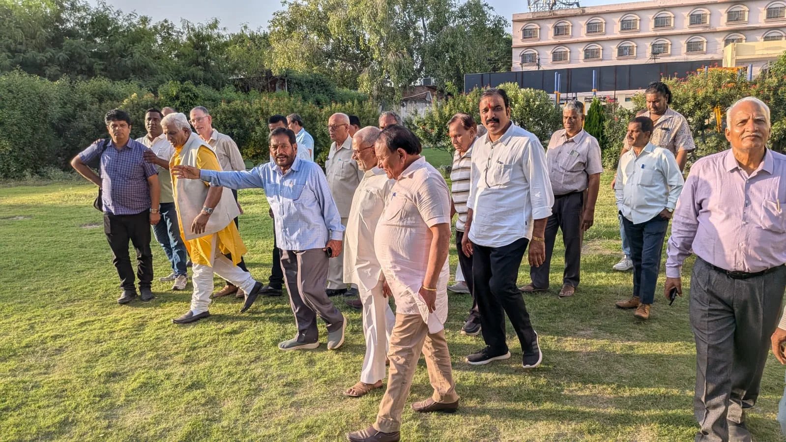 निम्बार्क कॉलेज में भूमि पूजन के साथ रामलीला मंच निर्माण शुरू