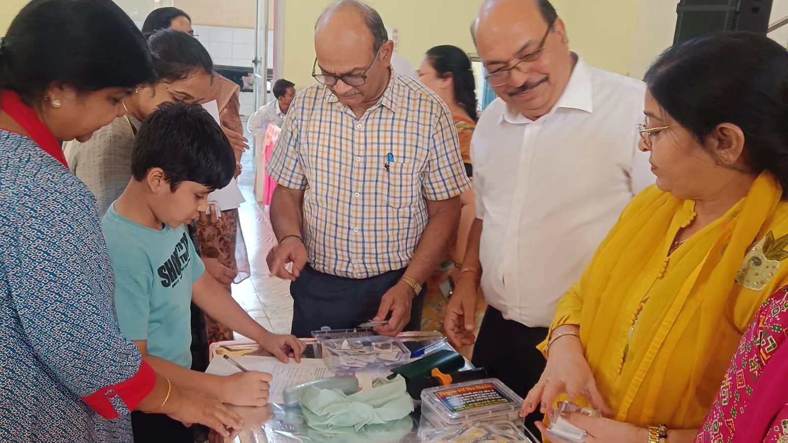 अग्रवाल समाज ने बढ़ाया जीवन सुरक्षा का संकल्प, 200 से अधिक सदस्यों को बांटी हार्ट किट