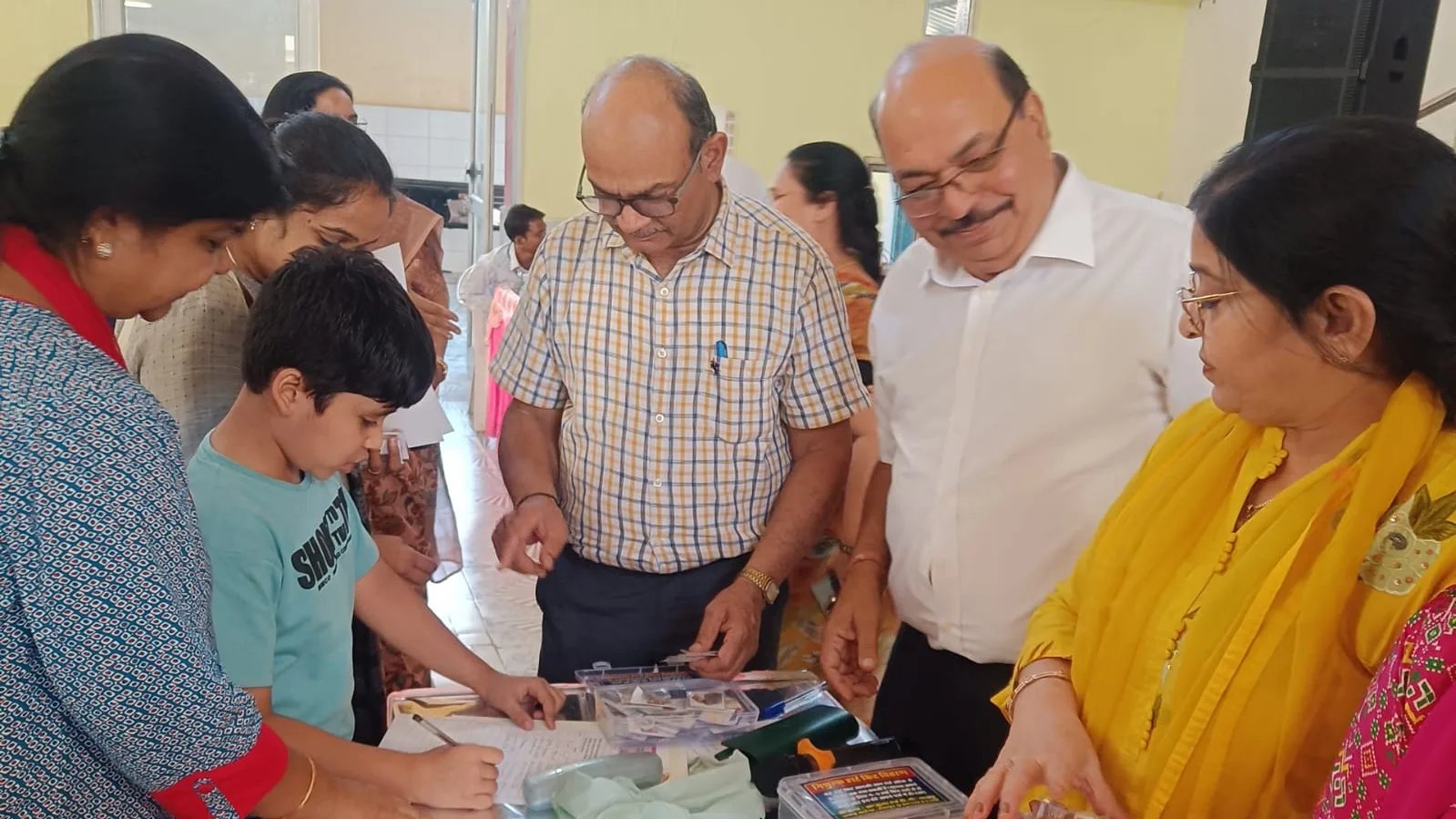 अग्रवाल समाज ने बढ़ाया जीवन सुरक्षा का संकल्प, 200 से अधिक सदस्यों को बांटी हार्ट किट