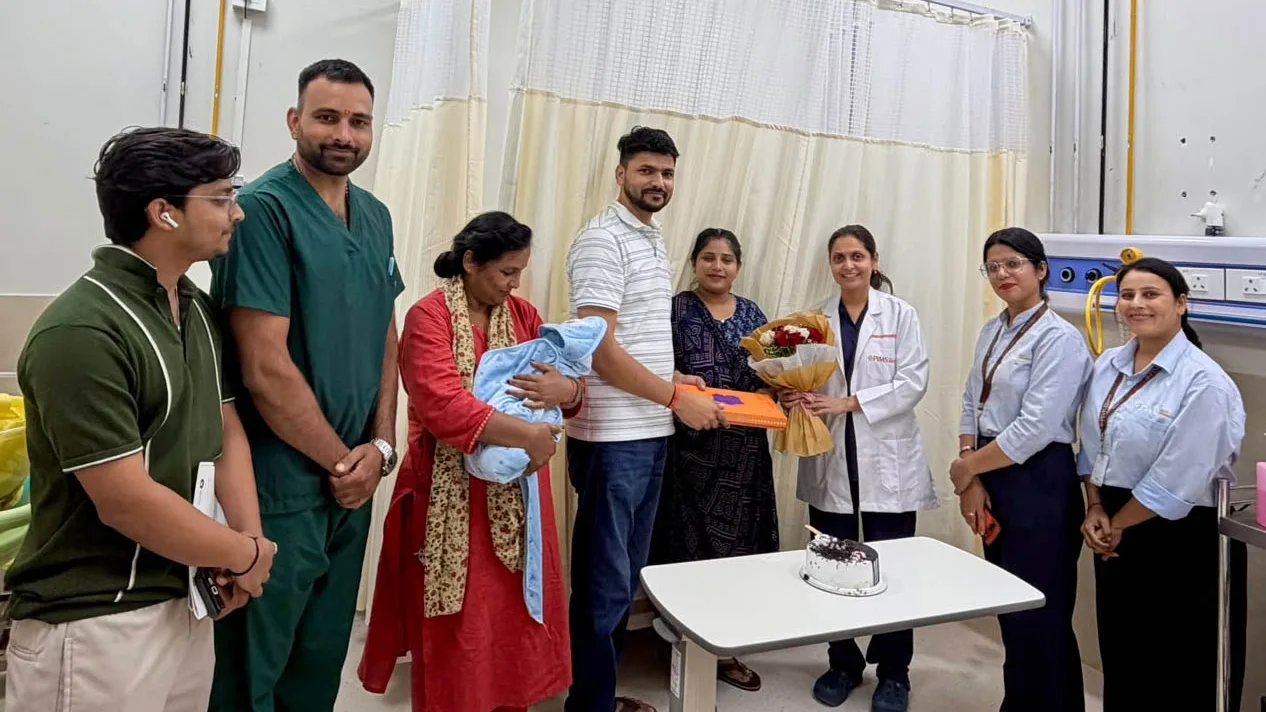 चिकित्सा जगत में बड़ी सफलता : दो अस्पतालों की टीम ने मिलकर जटिल प्रसूति मामले में माँ और बच्चे की बचाई जान