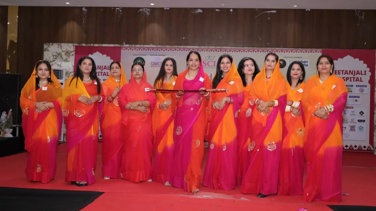 राजपूती शान, पारंपरिक वेशभूषा और तलवारों के साथ रैंप वॉक, साड़ी फेस्टिवल में बीसीआई टीम ने हासिल किया तृतीय स्थान