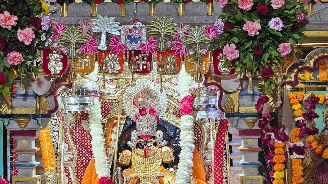 अभिजीत मुहूर्त में कालकामाता मंदिर में हुई घट स्थापना, दर्शन को उमड़ा श्रद्धालुओं का सैलाब