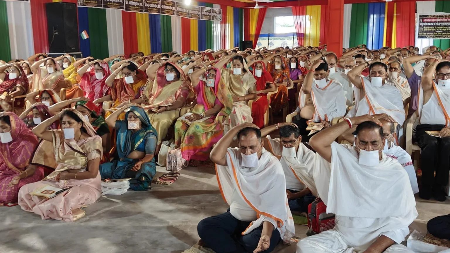 देवेन्द्रधाम की धर्मसभा में बच्चों के संस्कार, सेवा और परोपकार का दिया संदेश