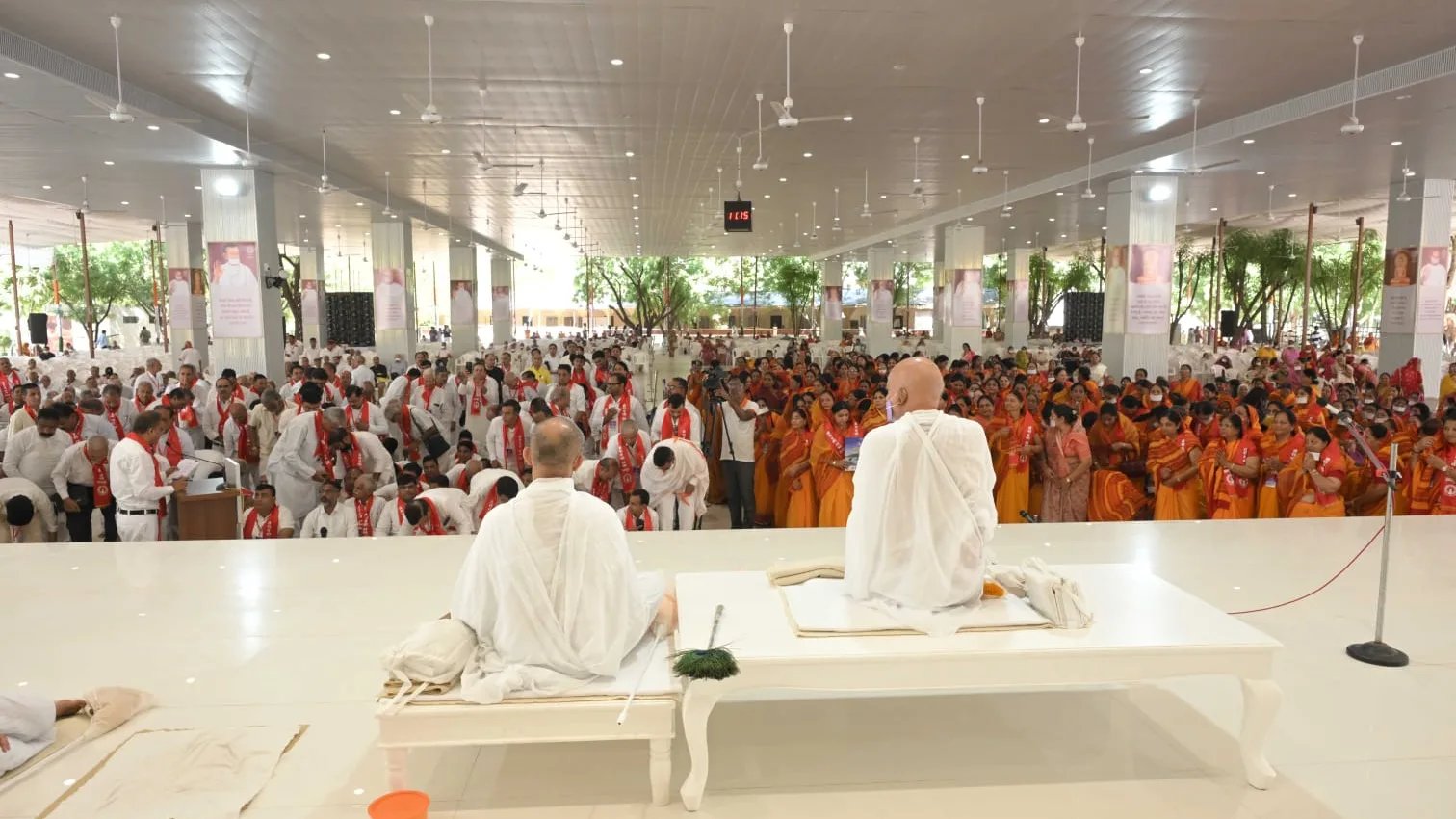 आचार्य महाश्रमण के चातुर्मास 2032 का निवेदन करने लाडनूं पहुंची बसें