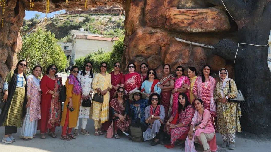 विज्ञान समिति नवाचार महिला प्रकोष्ठ ने श्रद्धा और उल्लास के साथ किए माँ वैष्णोदेवी के दर्शन