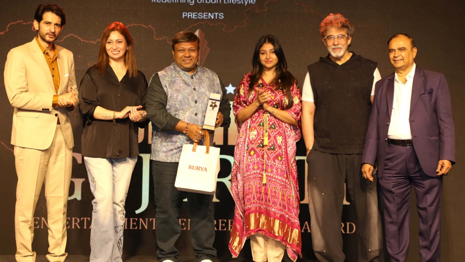 Deepak Tijori, Hiten Tejwani and Bhumi Trivedi Honour Dr. Khoja with Gujarati Bright Award