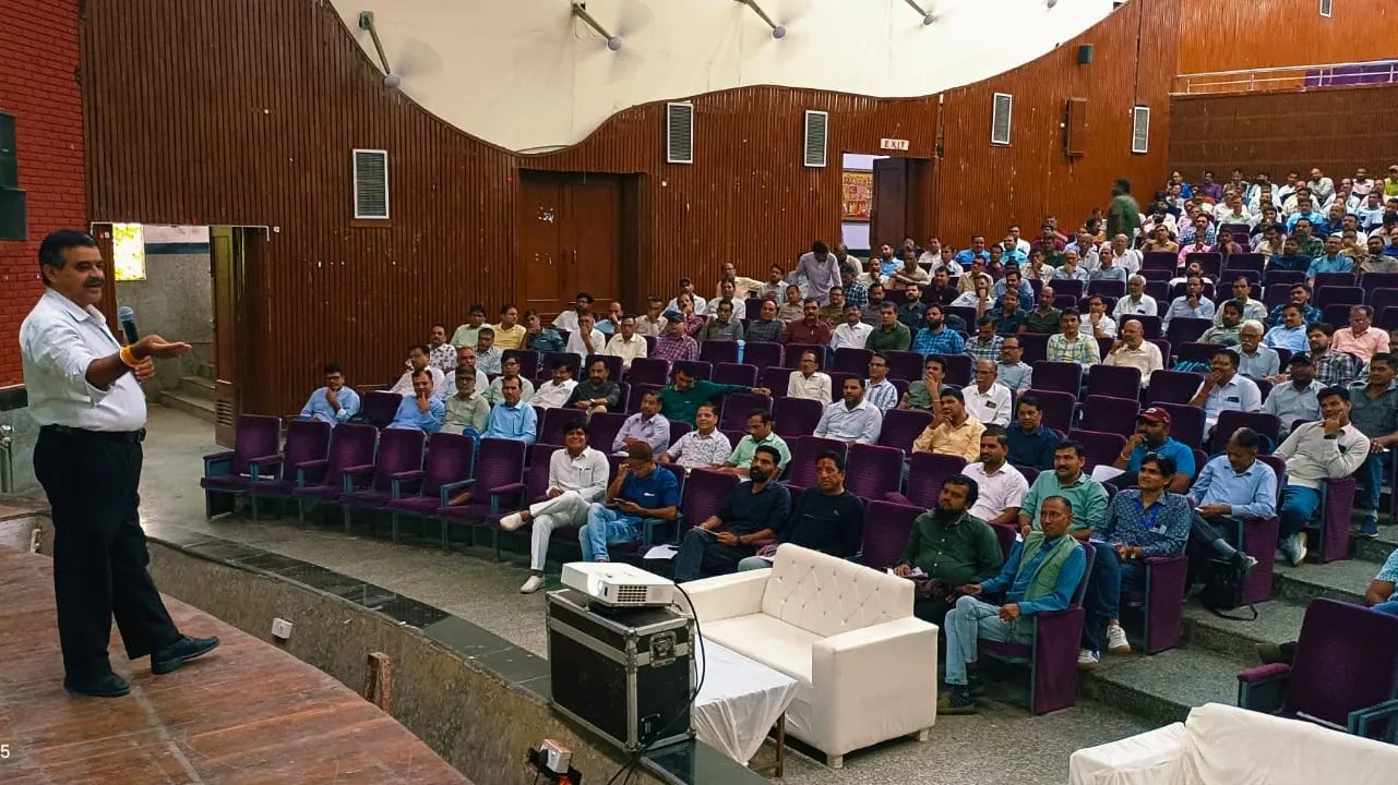 निष्पक्ष, पारदर्शी एवं सुचारू मतदान के लिए कार्मिकों को किया दक्ष