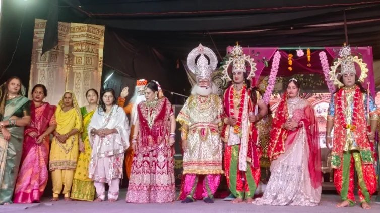 हाईटेक रामलीला में हजारों भक्तों ने देखी राम-सीता की विदाई वनवास,भरत-मिलाप और  सिंहासन की मार्मिक कथा