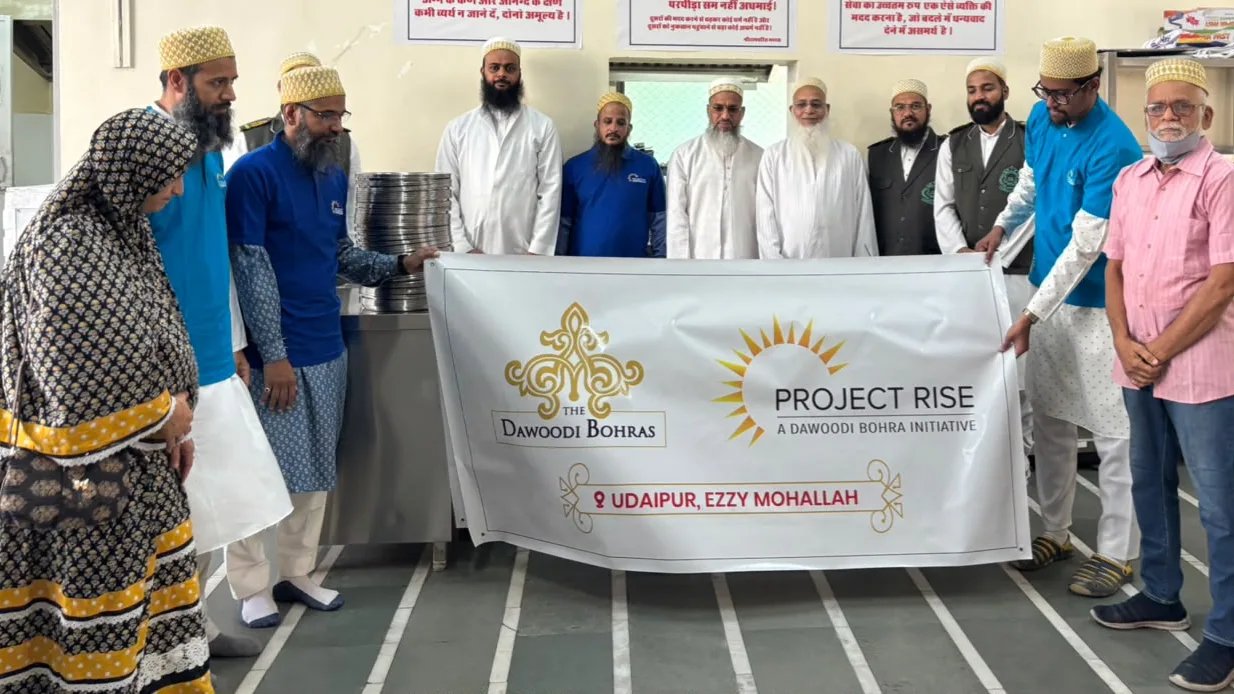 विश्व खाद्य दिवस पर दाऊदी बोहरा समाज की अनूठी पहल, जनरल हॉस्पिटल में मरीजों के परिजनों को कराया भोजन