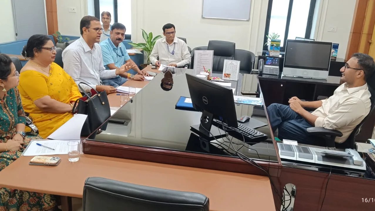 जिला कलक्टर ने ली कॉपरेटिव बैंक के वैधानिक निरीक्षण की समीक्षाबैठक