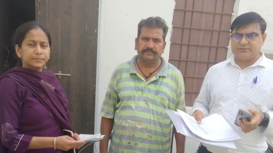 रसद विभाग का श्रीकरणपुर व केसरीसिहपुर में डोर-टू-डोर सर्वे अभियान जारी