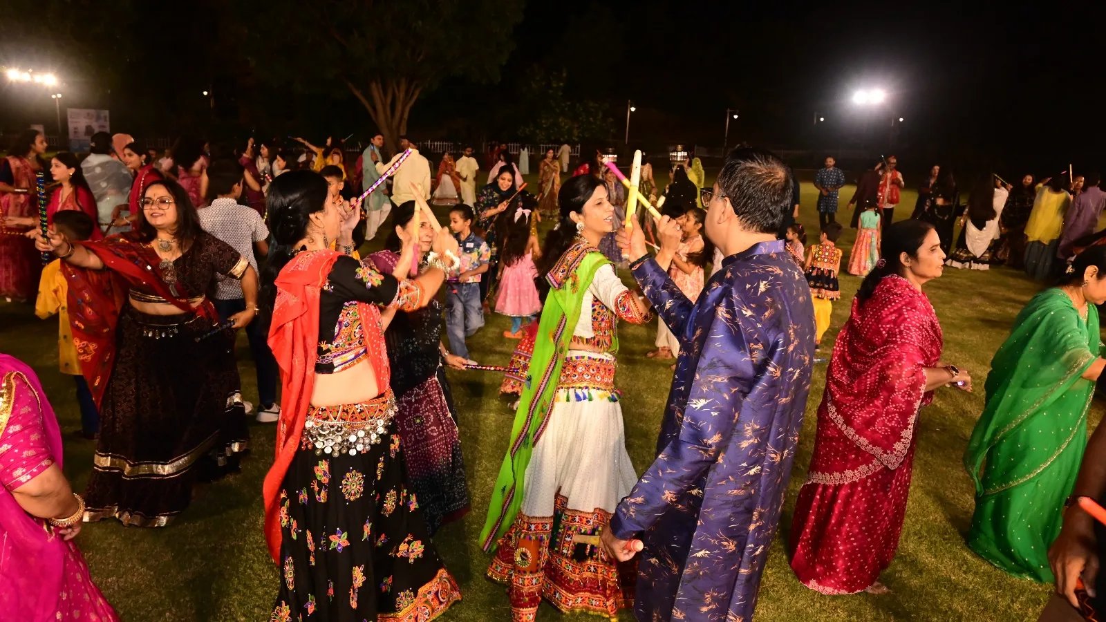 डांडिया नाइट में झूमे होटल एसोसिएशन, उदयपुर के सदस्य, बडे व बच्चों ने कई गेम्स में भाग लिया