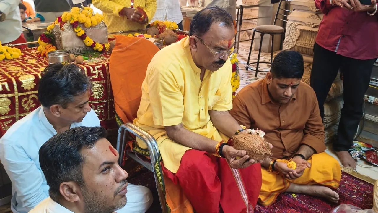विधानसभा अध्यक्ष श्री वासुदेव देवनानी ने मां त्रिपुरा सुंदरी के दर्शन कर पूजा-अर्चना की